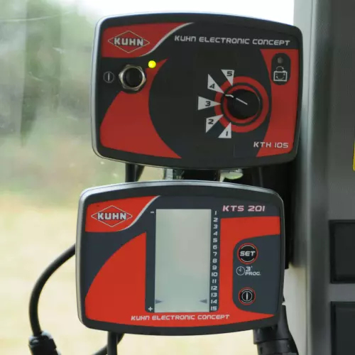 Il selettore KTH viene utilizzato per gestire le funzioni idrauliche della macchina. Semplifica l'uso generale e offre un ambiente di lavoro confortevole dalla cabina.