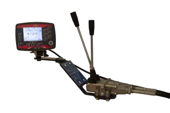 Il joystick integrato, tra le varie funzioni, orienta automaticamente lo scarico della balla.