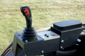 Comando a bassa pressione sui bracci decespgliatori KUHN AGRI-LONGER GII con perno di sicurezza