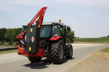 Posizione di trasporto braccio decespugliatore KUHN AGRI-LONGER GII con sicurezza idraulica