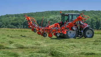 Il sistema HLC migliora notevolmente le reazioni dei voltafieno GF 10803 e GF 8703 per garantire la qualità del foraggio.