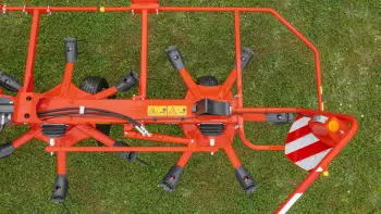 Il voltafieno GF 13003 è equipaggiato con rotori OPTITEDD di piccolo diametro
