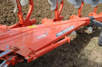 Il design degli aratri MASTER 183 garantisce una lunga durata.