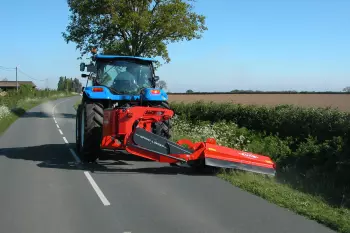 Il design delle trince laterali della serie SPRING-LONGER 80 garantisce una copertura coerente del manto vegetale e steli omogenei.