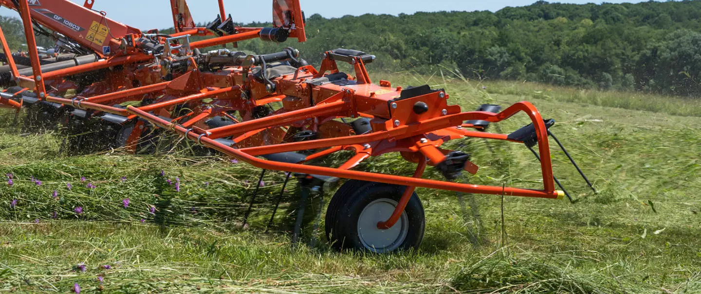 GF 10803 al lavoro in un appezzamento