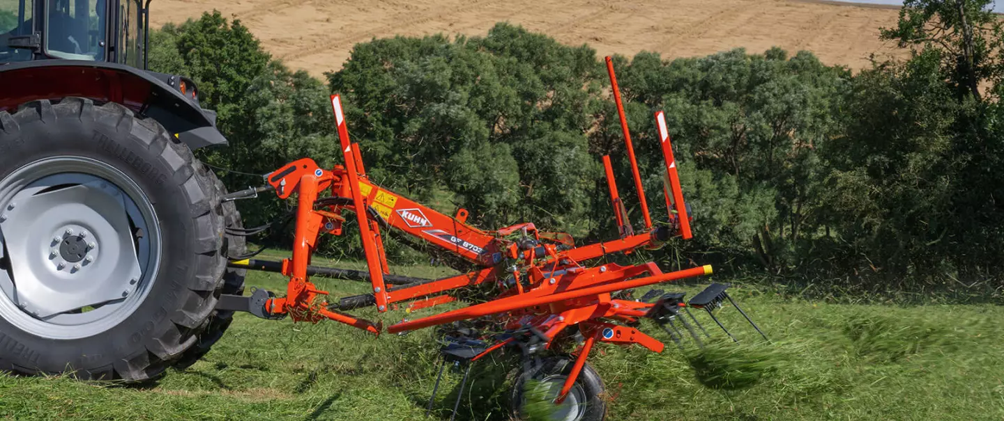 GF 8703 al lavoro in un appezzamento