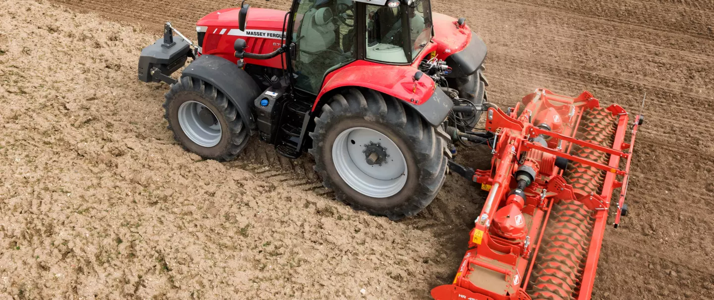 Erpice rotante HR 4504 al lavoro