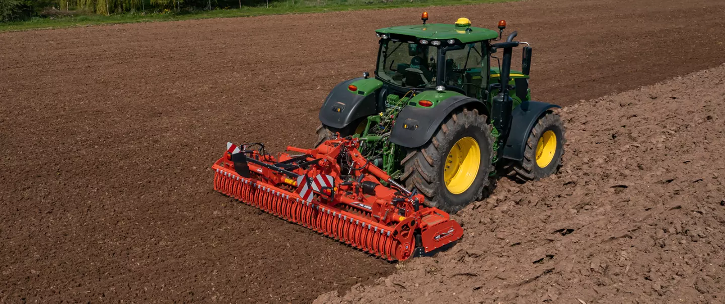 Erpice rotante HR 4530 RCS al lavoro_Vista aerea