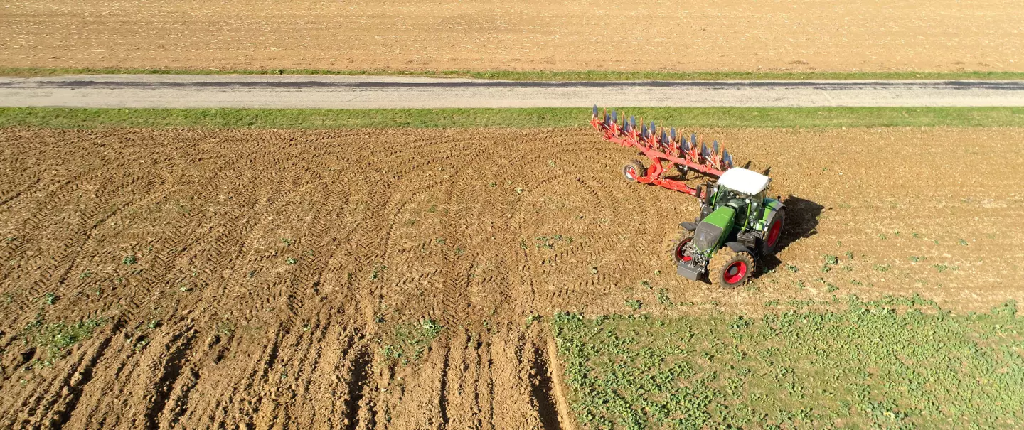 Un aratro VARI-LEADER al lavoro