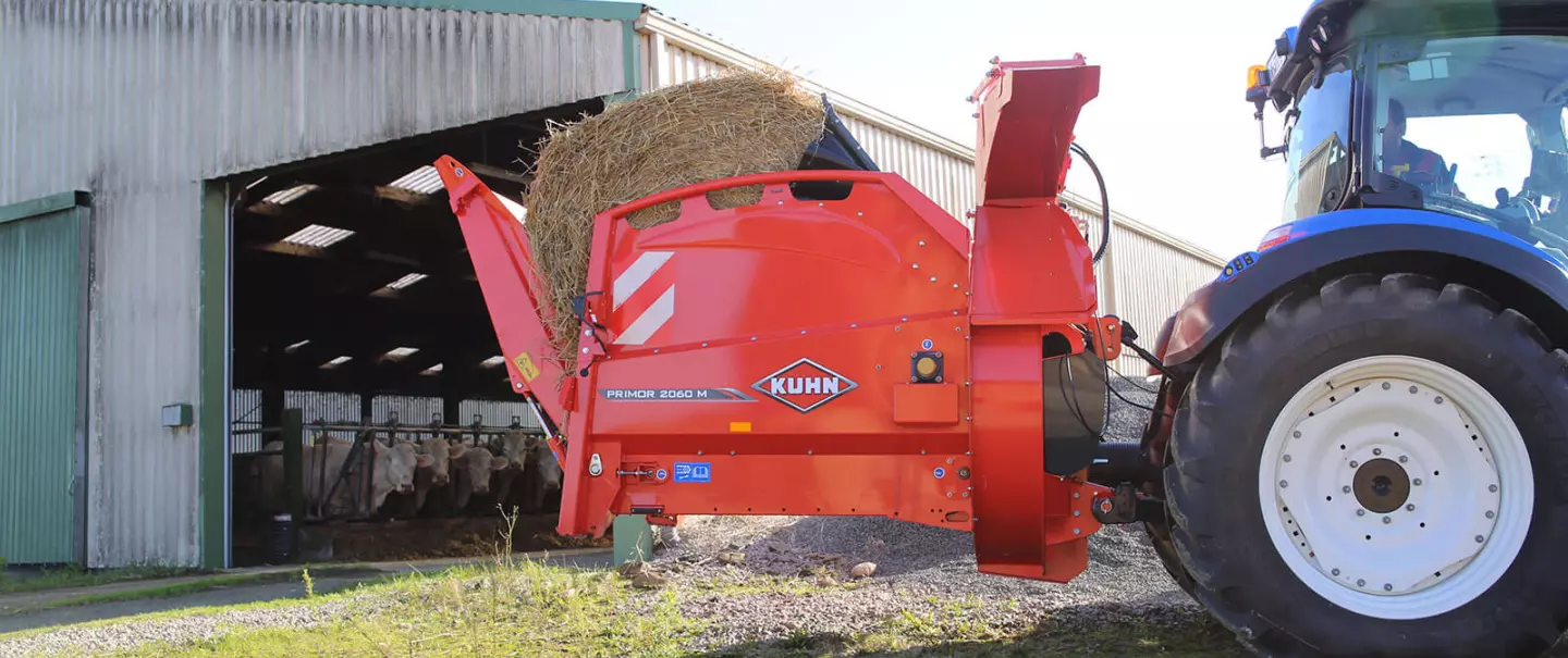 KUHN PRIMOR 2060 M in modalità impagliatore, con torretta con scivolo girevole a 300°