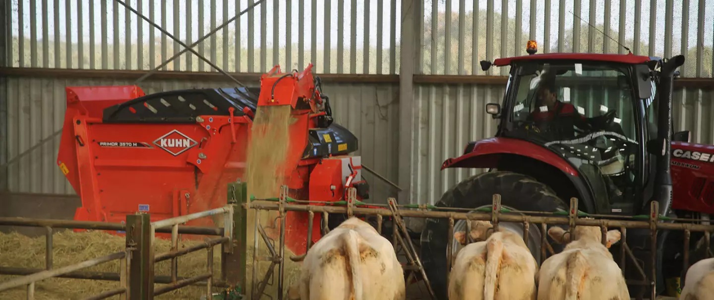 Il carico di KUHN PRIMOR 3570 M 