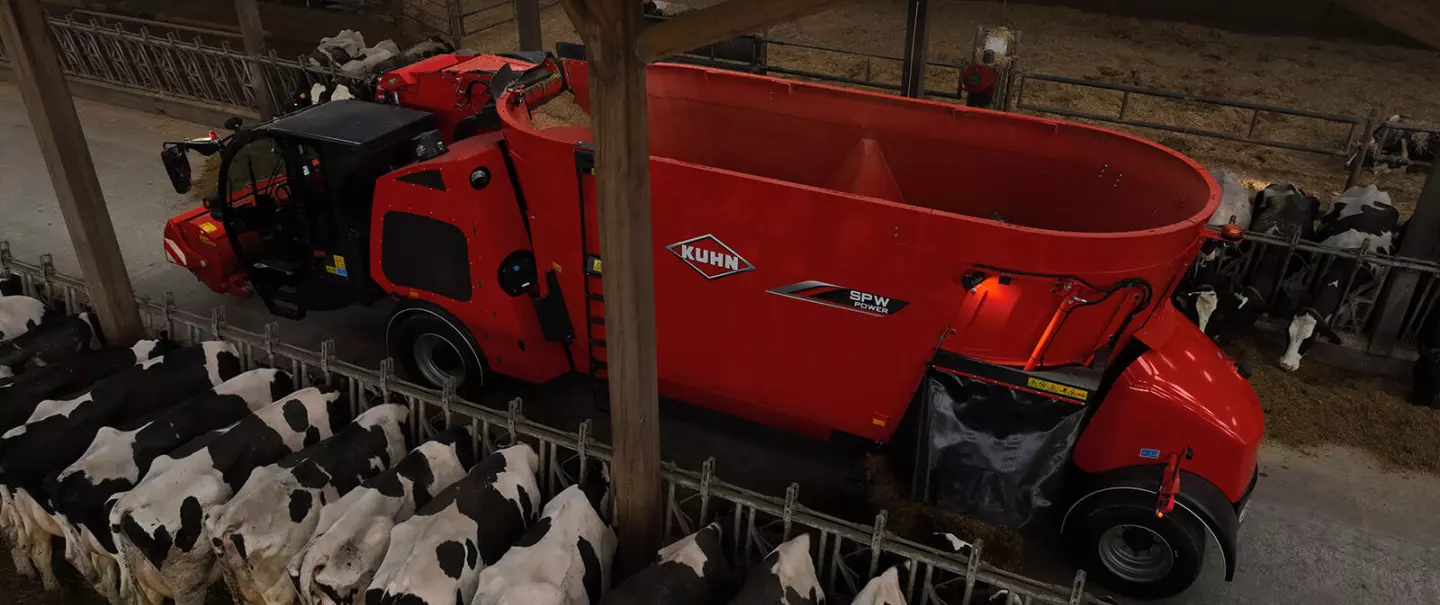 SPW Power durante la distribuzione di una razione per vacche da latte